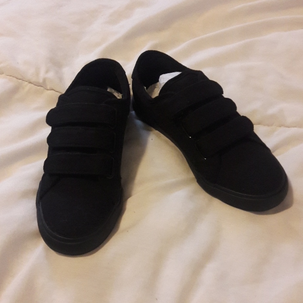 NEW boys velcro shoe